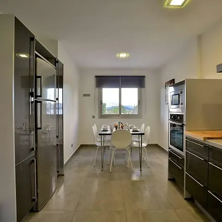 Athena, Modern & Spacious Near Ibiza Town *