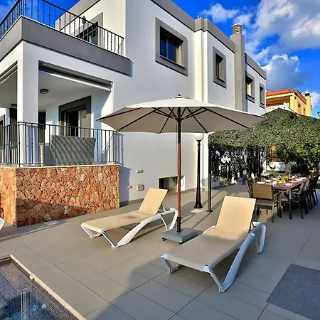 Athena, Modern & Spacious Near Ibiza Town Santa Eulària des Riu