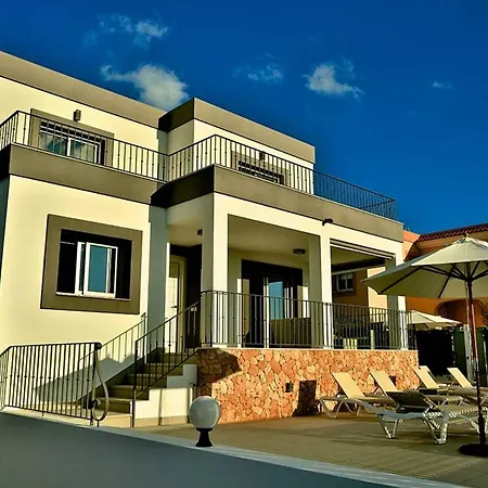 Athena, Modern & Spacious Near Ibiza Town * Santa Eulària des Riu