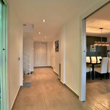 Athena, Modern & Spacious Near Ibiza Town *