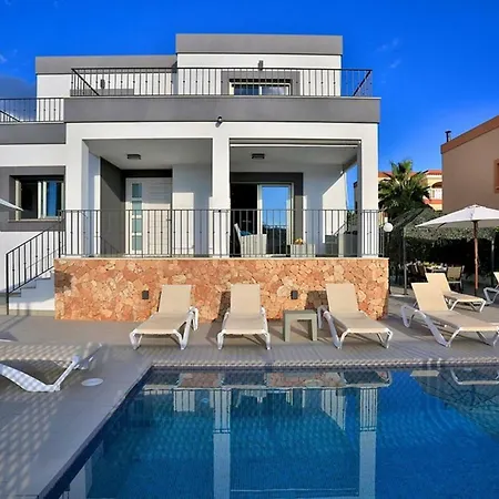 Villa Athena, Modern & Spacious Near Ibiza Town Santa Eularia des Riu