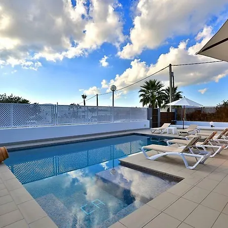 Villa Athena, Modern & Spacious Near Ibiza Town Santa Eularia des Riu