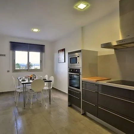 Athena, Modern & Spacious Near Ibiza Town Santa Eularia des Riu