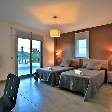 Villa Athena, Modern & Spacious Near Ibiza Town *