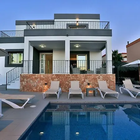 Villa Athena, Modern & Spacious Near Ibiza Town
