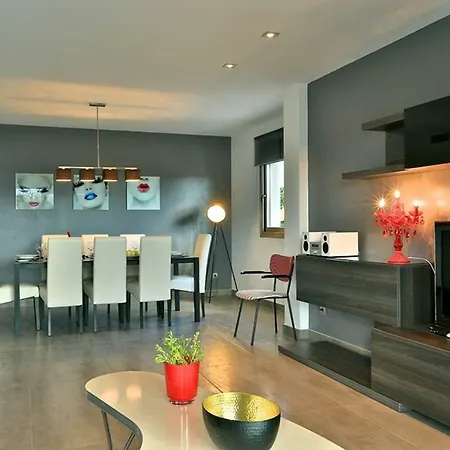 Villa Athena, Modern & Spacious Near Ibiza Town Santa Eularia des Riu