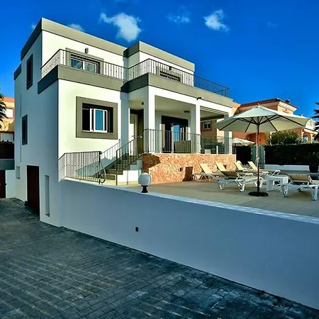 Athena, Modern & Spacious Near Ibiza Town * Santa Eularia des Riu
