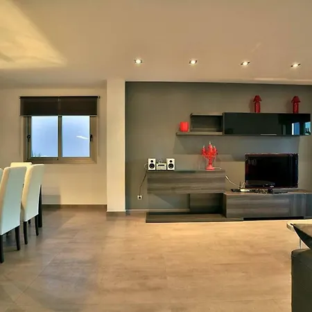 Athena, Modern & Spacious Near Ibiza Town *