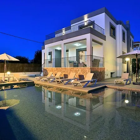 Athena, Modern & Spacious Near Ibiza Town * Santa Eularia des Riu